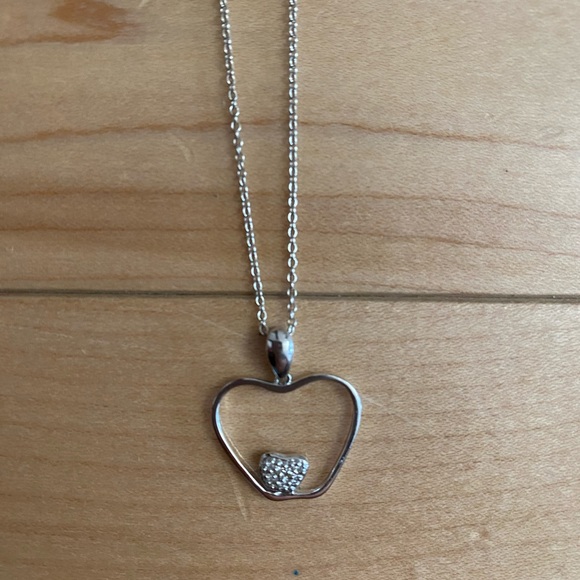 14 Karat white gold apple pendant with sterling silver chain with diamonds - Picture 2 of 5